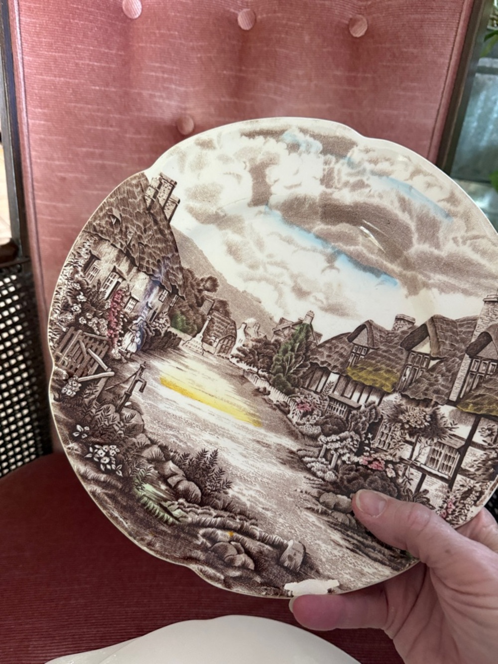 Johnson Bros - Dinner Plates in Brown and Cream - Picture 5 of 5